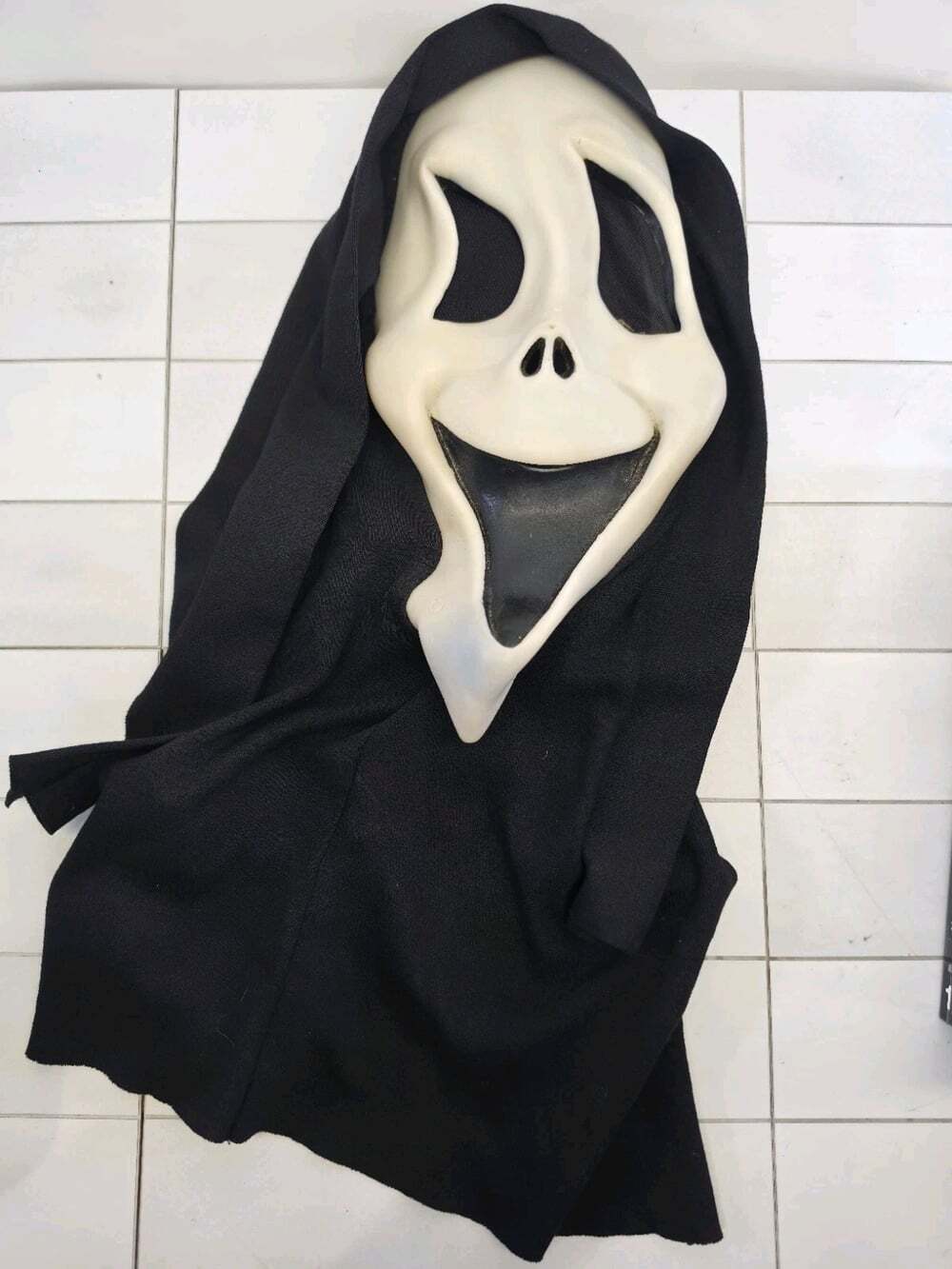 Fun World Div Gen 2 Poly Scream Ghost Face GLOWS